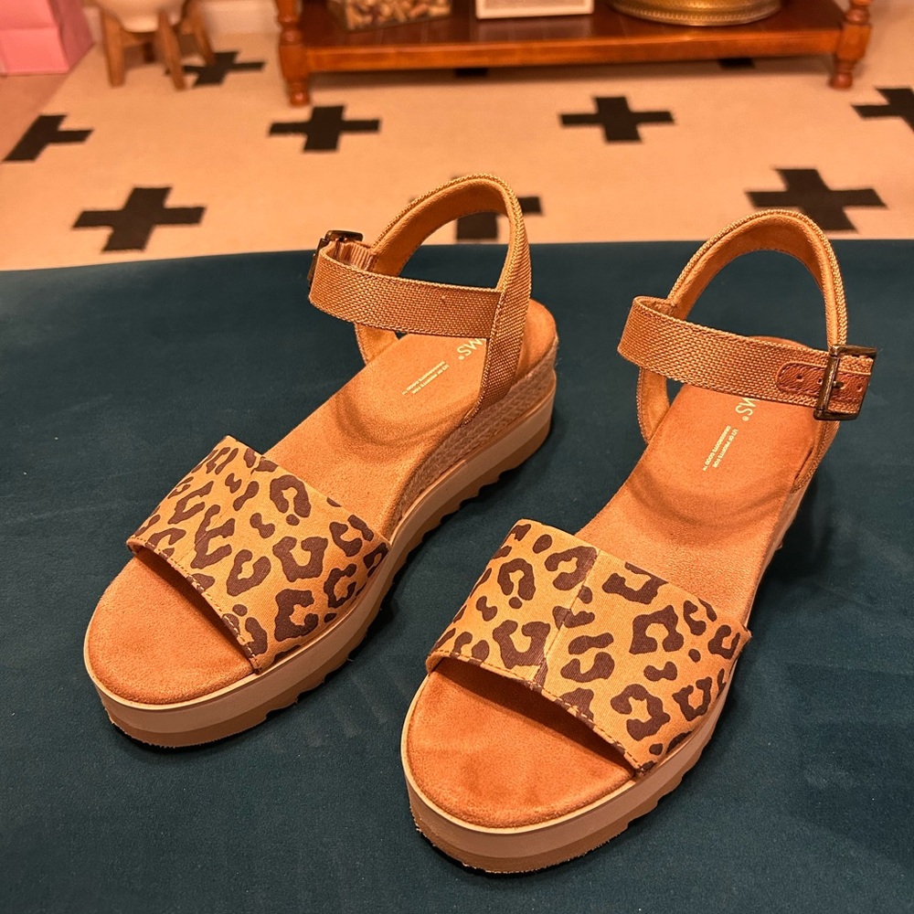 TOMS leopard print platform sandal